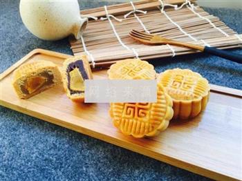 广式蛋黄月饼怎么做，广式蛋黄月饼怎么做好吃，广式蛋黄月饼做法