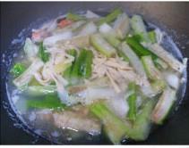 鲜虾煮三瓜怎么做，鲜虾煮三瓜怎么做好吃，鲜虾煮三瓜做法