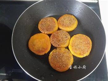 南瓜芝麻饼怎么做，南瓜芝麻饼怎么做好吃，南瓜芝麻饼做法