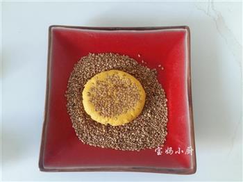 南瓜芝麻饼怎么做，南瓜芝麻饼怎么做好吃，南瓜芝麻饼做法