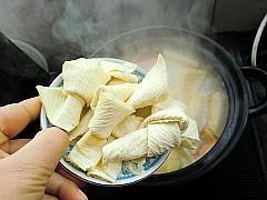 砂锅炖鱼丸怎么做，砂锅炖鱼丸怎么做好吃，砂锅炖鱼丸做法