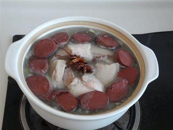 酸菜白肉火锅怎么做，酸菜白肉火锅怎么做好吃，酸菜白肉火锅做法