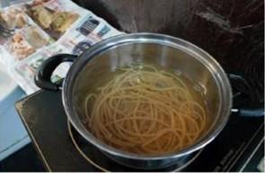 培根蛋汁意面怎么做，培根蛋汁意面怎么做好吃，培根蛋汁意面做法