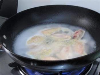 上汤番茄鸡翅火锅怎么做，上汤番茄鸡翅火锅怎么做好吃，上汤番茄鸡翅火锅做法