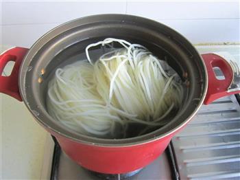 麻辣米粉怎么做，麻辣米粉怎么做好吃，麻辣米粉做法