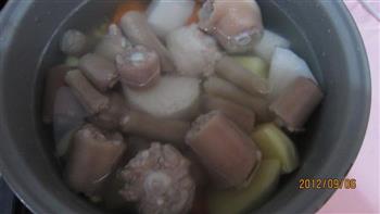 黄豆猪尾汤怎么做，黄豆猪尾汤怎么做好吃，黄豆猪尾汤做法