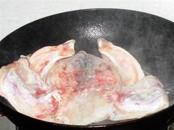 鱼头泡饼火锅怎么做，鱼头泡饼火锅怎么做好吃，鱼头泡饼火锅做法
