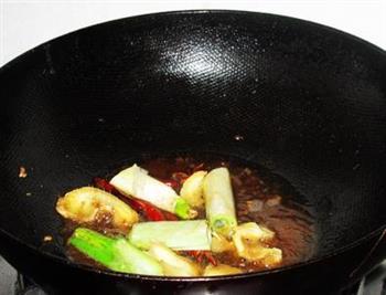 鱼头泡饼火锅怎么做，鱼头泡饼火锅怎么做好吃，鱼头泡饼火锅做法