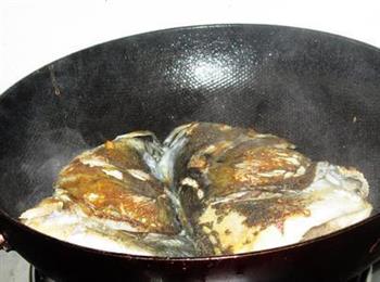 鱼头泡饼火锅怎么做，鱼头泡饼火锅怎么做好吃，鱼头泡饼火锅做法