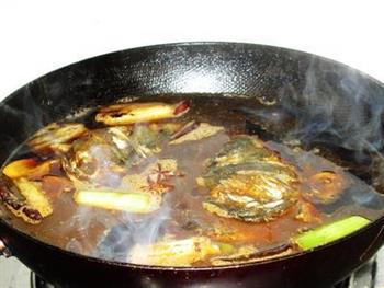 鱼头泡饼火锅怎么做，鱼头泡饼火锅怎么做好吃，鱼头泡饼火锅做法