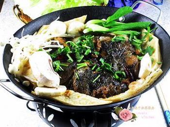 鱼头泡饼火锅怎么做，鱼头泡饼火锅怎么做好吃，鱼头泡饼火锅做法