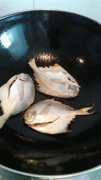 红烧小鲳鱼怎么做，红烧小鲳鱼怎么做好吃，红烧小鲳鱼做法