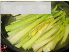 西芹炒豆干怎么做，西芹炒豆干怎么做好吃，西芹炒豆干做法