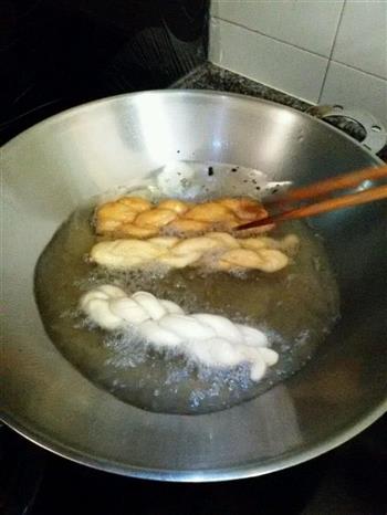 香酥麻花怎么做，香酥麻花怎么做好吃，香酥麻花做法
