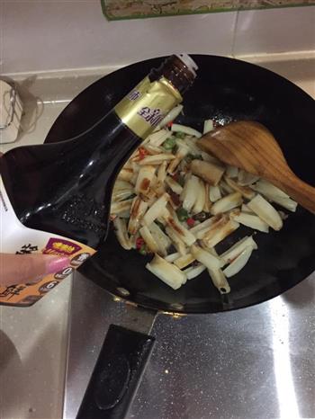 香脆麻辣藕条怎么做，香脆麻辣藕条怎么做好吃，香脆麻辣藕条做法