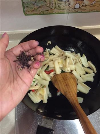 香脆麻辣藕条怎么做，香脆麻辣藕条怎么做好吃，香脆麻辣藕条做法