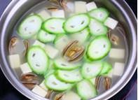 丝瓜文蛤豆腐汤怎么做，丝瓜文蛤豆腐汤怎么做好吃，丝瓜文蛤豆腐汤做法