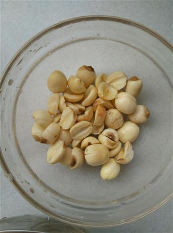 银耳莲子羹怎么做，银耳莲子羹怎么做好吃，银耳莲子羹做法