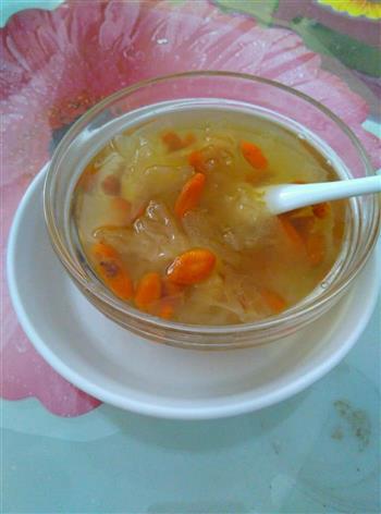 银耳莲子羹怎么做，银耳莲子羹怎么做好吃，银耳莲子羹做法