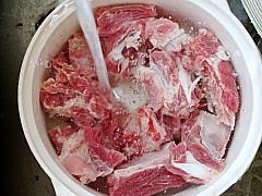 苦瓜玉米排骨汤怎么做，苦瓜玉米排骨汤怎么做好吃，苦瓜玉米排骨汤做法