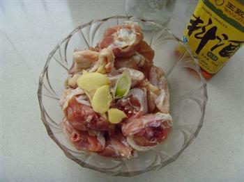酸菜柠檬鸡火锅怎么做，酸菜柠檬鸡火锅怎么做好吃，酸菜柠檬鸡火锅做法