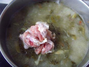 酸菜柠檬鸡火锅怎么做，酸菜柠檬鸡火锅怎么做好吃，酸菜柠檬鸡火锅做法