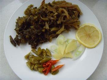 酸菜柠檬鸡火锅怎么做，酸菜柠檬鸡火锅怎么做好吃，酸菜柠檬鸡火锅做法