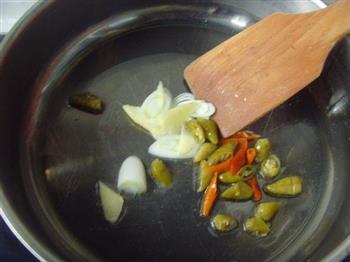 酸菜柠檬鸡火锅怎么做，酸菜柠檬鸡火锅怎么做好吃，酸菜柠檬鸡火锅做法