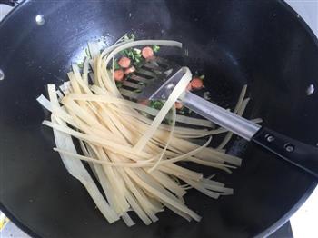 炒冷面怎么做，炒冷面怎么做好吃，炒冷面做法