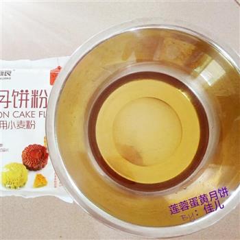 广式莲蓉蛋黄月饼怎么做，广式莲蓉蛋黄月饼怎么做好吃，广式莲蓉蛋黄月饼做法