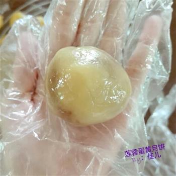 广式莲蓉蛋黄月饼怎么做，广式莲蓉蛋黄月饼怎么做好吃，广式莲蓉蛋黄月饼做法