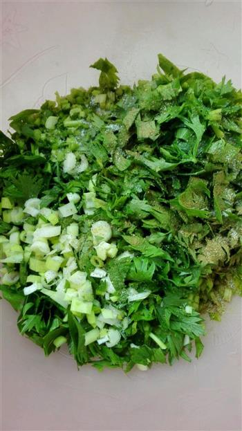 芹菜麦饭 一个人的晚饭怎么做，芹菜麦饭 一个人的晚饭怎么做好吃，芹菜麦饭 一个人的晚饭做法
