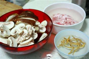 菌菇肉片汤怎么做，菌菇肉片汤怎么做好吃，菌菇肉片汤做法