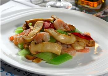松茸炒鲜虾怎么做，松茸炒鲜虾怎么做好吃，松茸炒鲜虾做法