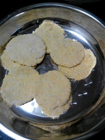 玉米渣饼怎么做，玉米渣饼怎么做好吃，玉米渣饼做法