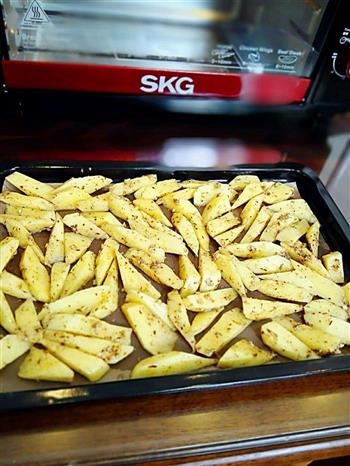 蒜香烤土豆怎么做，蒜香烤土豆怎么做好吃，蒜香烤土豆做法