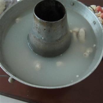 小肠汤锅怎么做，小肠汤锅怎么做好吃，小肠汤锅做法