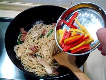 松茸培根炒意面怎么做，松茸培根炒意面怎么做好吃，松茸培根炒意面做法
