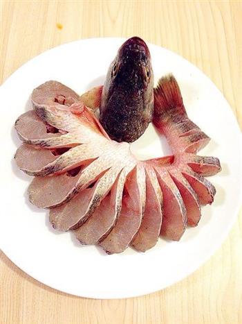 夏日餐桌-清蒸开屏鲈鱼怎么做，夏日餐桌-清蒸开屏鲈鱼怎么做好吃，夏日餐桌-清蒸开屏鲈鱼做法