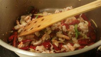 川味麻辣虾球怎么做，川味麻辣虾球怎么做好吃，川味麻辣虾球做法