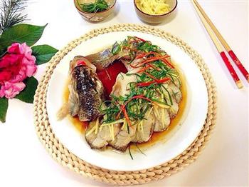 夏日餐桌-清蒸开屏鲈鱼怎么做，夏日餐桌-清蒸开屏鲈鱼怎么做好吃，夏日餐桌-清蒸开屏鲈鱼做法