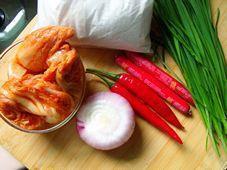 韩式泡菜饼怎么做，韩式泡菜饼怎么做好吃，韩式泡菜饼做法