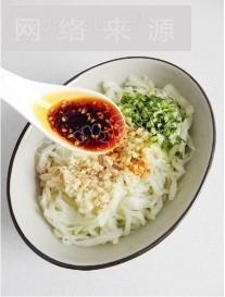 香辣拌白菜帮怎么做，香辣拌白菜帮怎么做好吃，香辣拌白菜帮做法