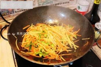 春韭烩三丝怎么做，春韭烩三丝怎么做好吃，春韭烩三丝做法