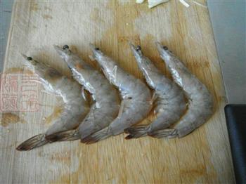 蒜蓉烤虾怎么做，蒜蓉烤虾怎么做好吃，蒜蓉烤虾做法