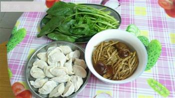 黄花菜香菇炖饺子怎么做，黄花菜香菇炖饺子怎么做好吃，黄花菜香菇炖饺子做法
