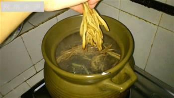 黄花菜香菇炖饺子怎么做，黄花菜香菇炖饺子怎么做好吃，黄花菜香菇炖饺子做法