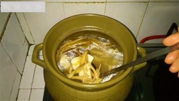 黄花菜香菇炖饺子怎么做，黄花菜香菇炖饺子怎么做好吃，黄花菜香菇炖饺子做法