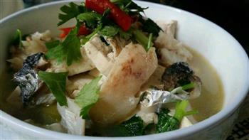 鲫鱼炖豆腐怎么做，鲫鱼炖豆腐怎么做好吃，鲫鱼炖豆腐做法
