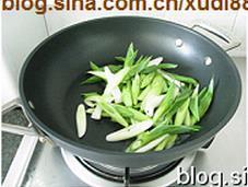 蚌肉炒青蒜怎么做，蚌肉炒青蒜怎么做好吃，蚌肉炒青蒜做法
